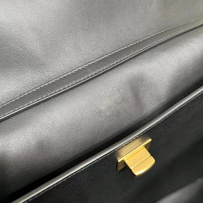 Sac à main femme noir structuré avec rabat et anse – Meliva